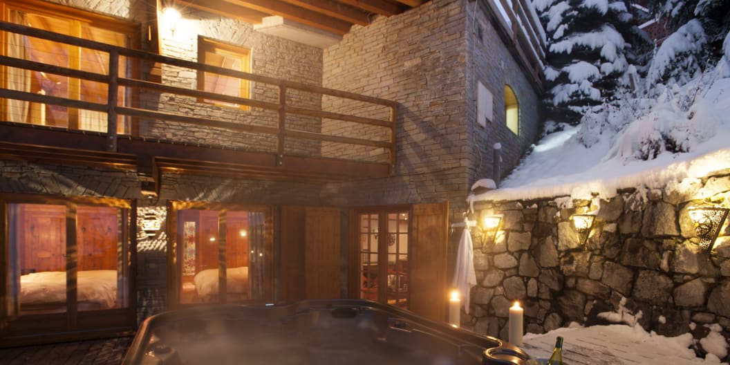 Outdoor hot tub with view from Meribel chalet