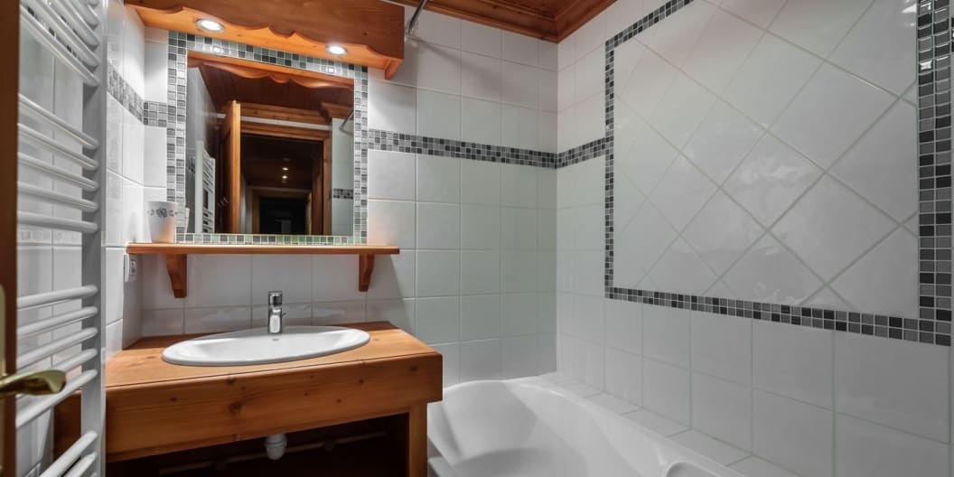 Chalet Les Solans Bathroom 1