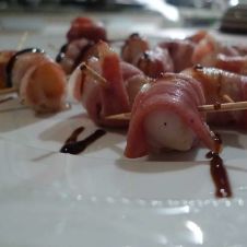 Scallops wrapped in Bacon